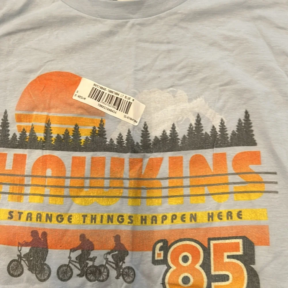 Stranger Things Hawkins Stranger Things Happen Here Medium T-Shirt - Picture 2 of 4